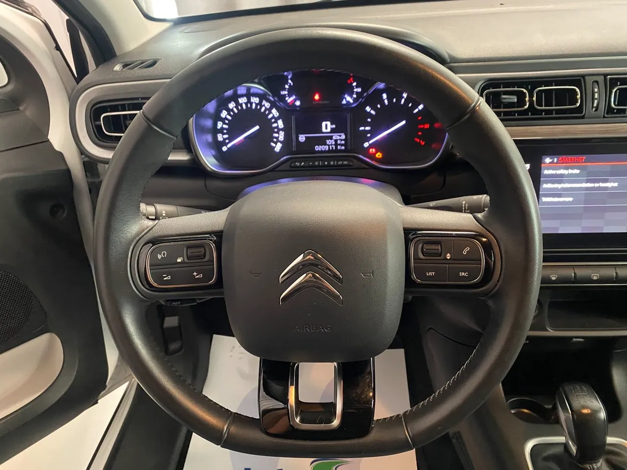 Vehicle image 16