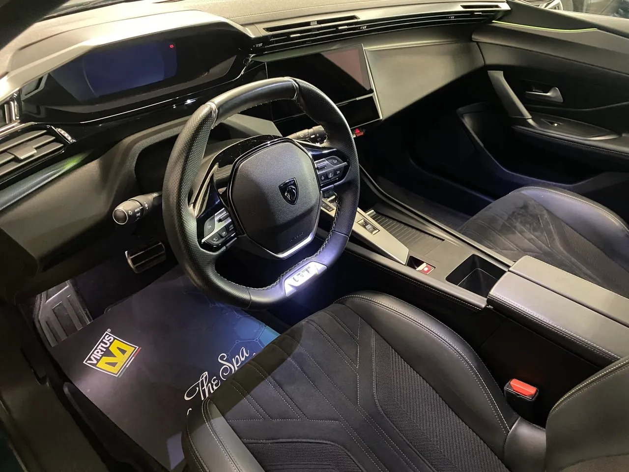Vehicle image 10