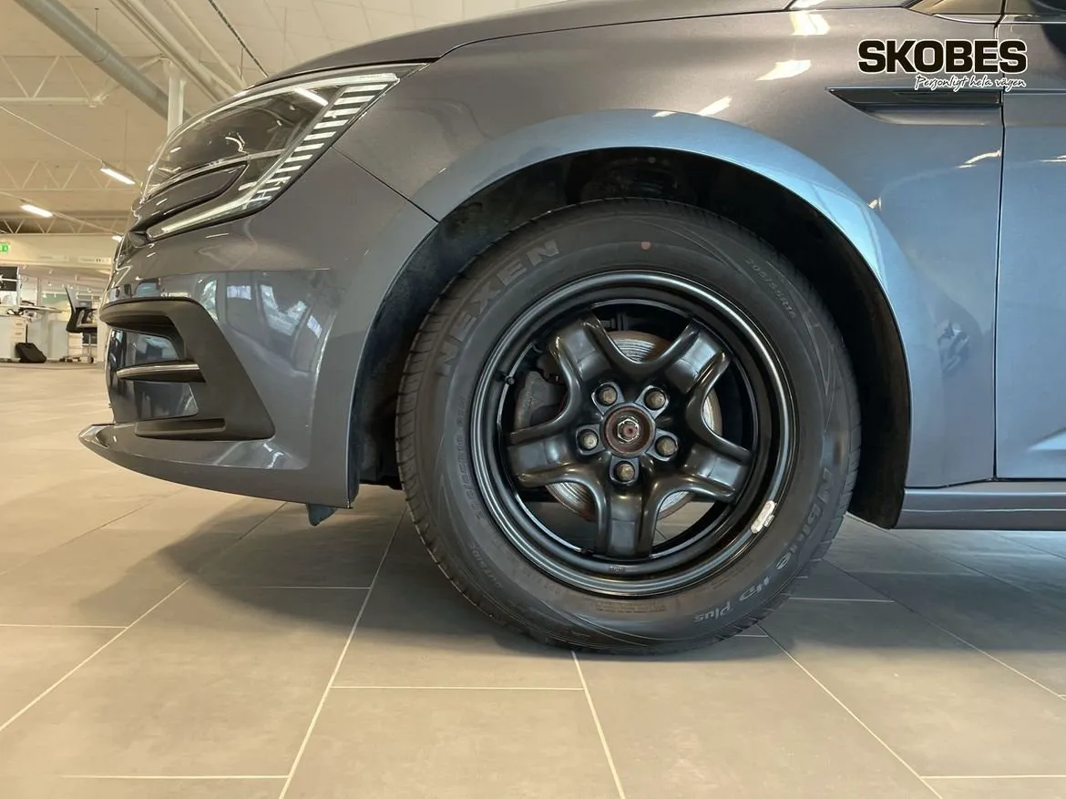 Vehicle image 16