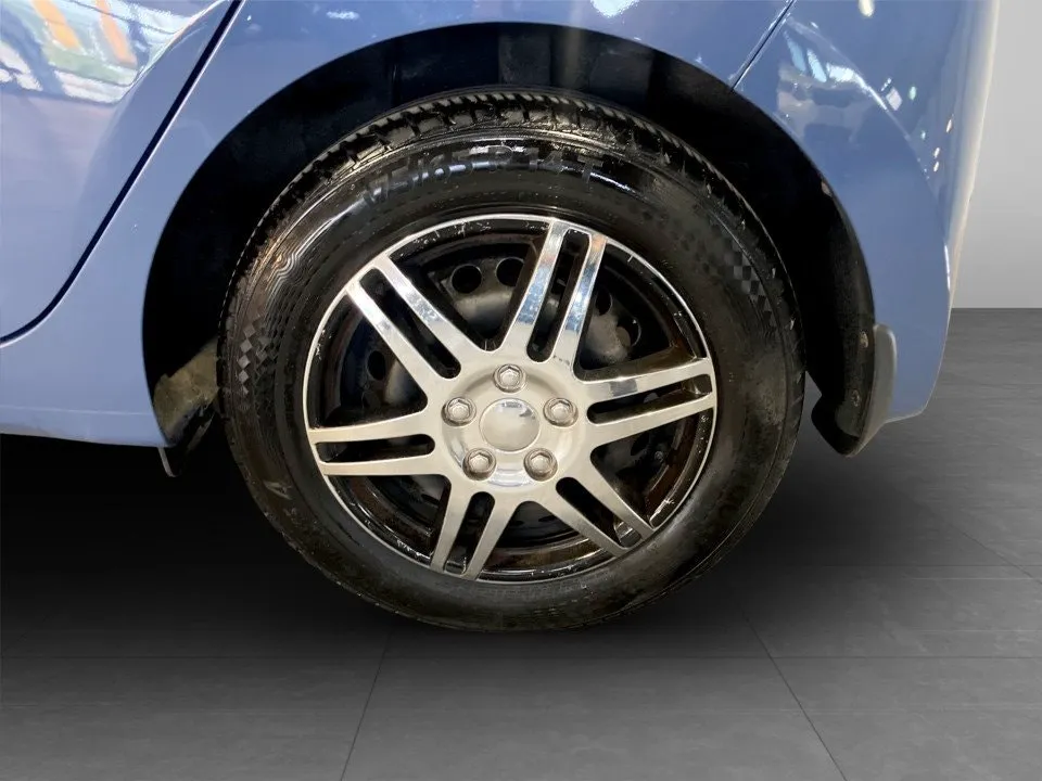 Vehicle image 13