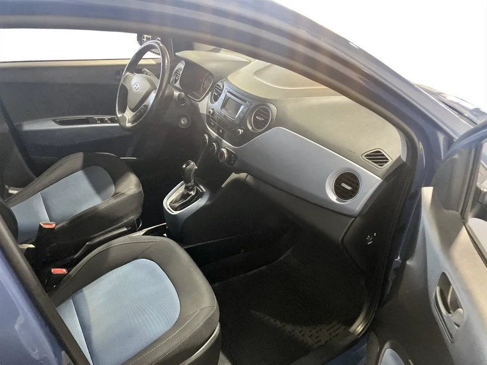 Vehicle image 10