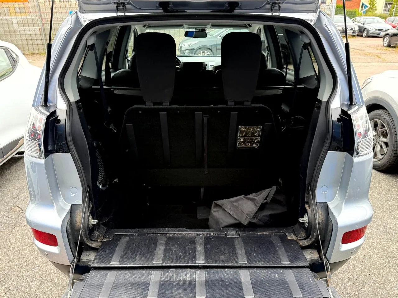 Vehicle image 15