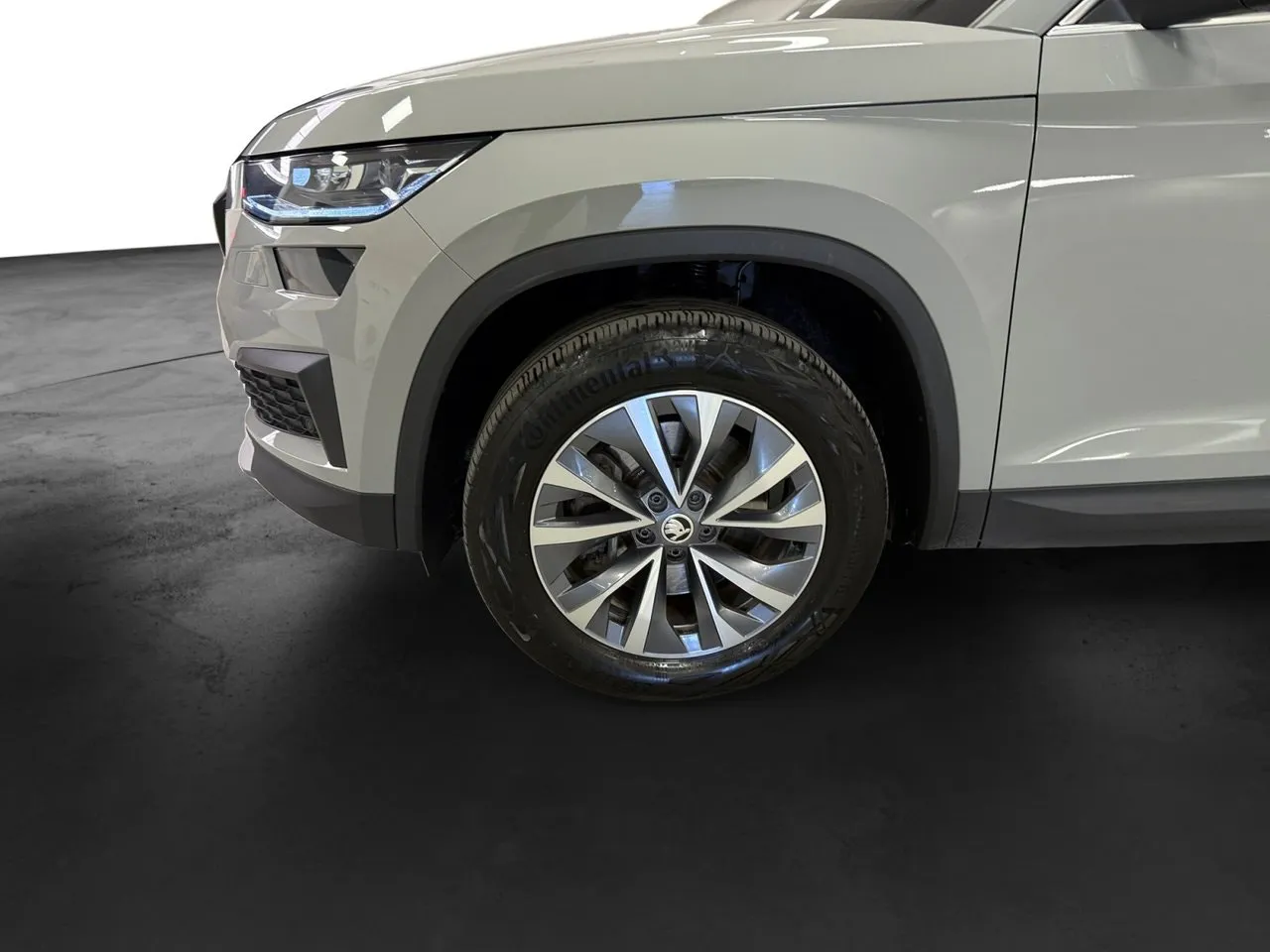 Vehicle image 18