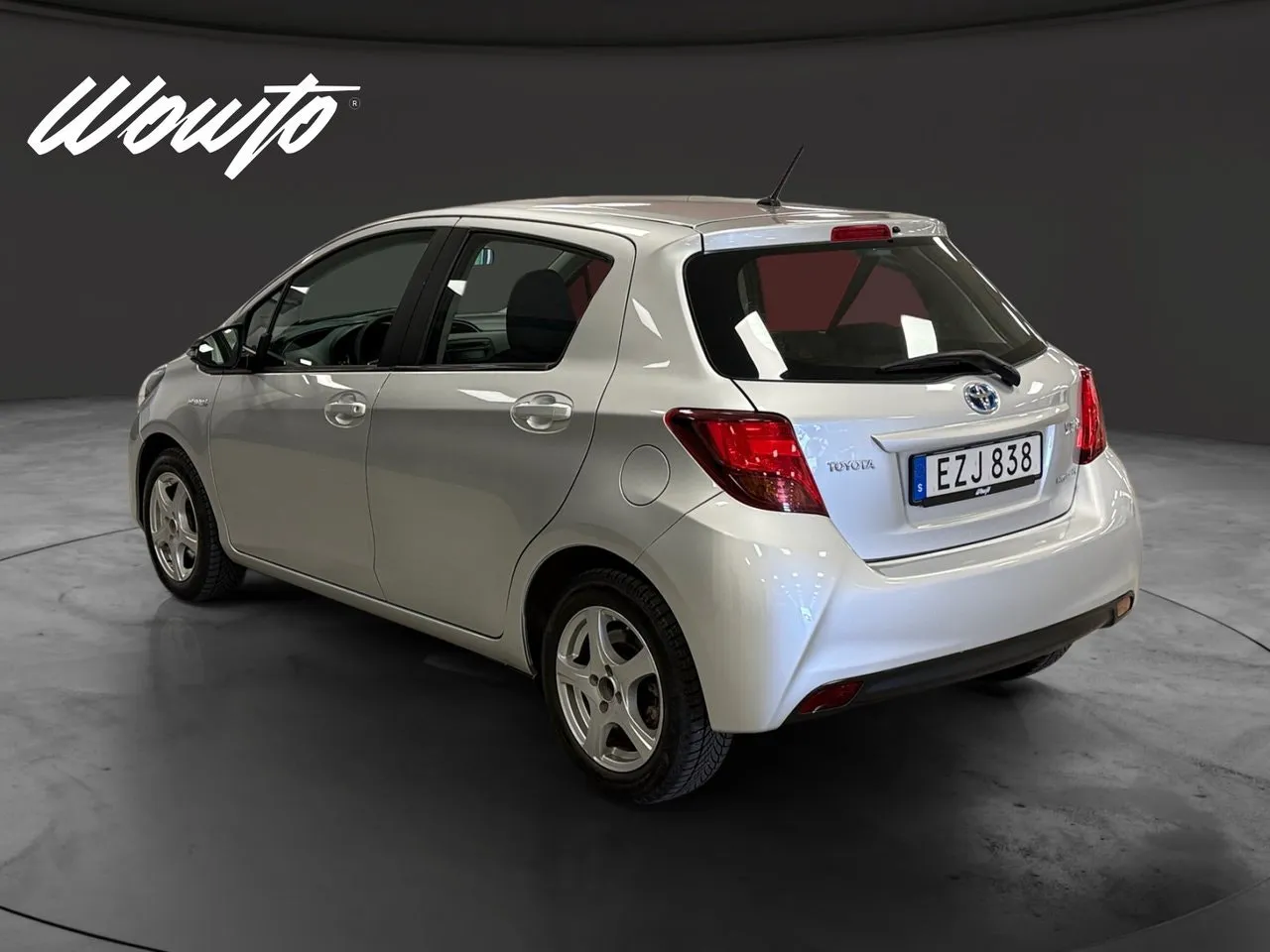 Vehicle image 5