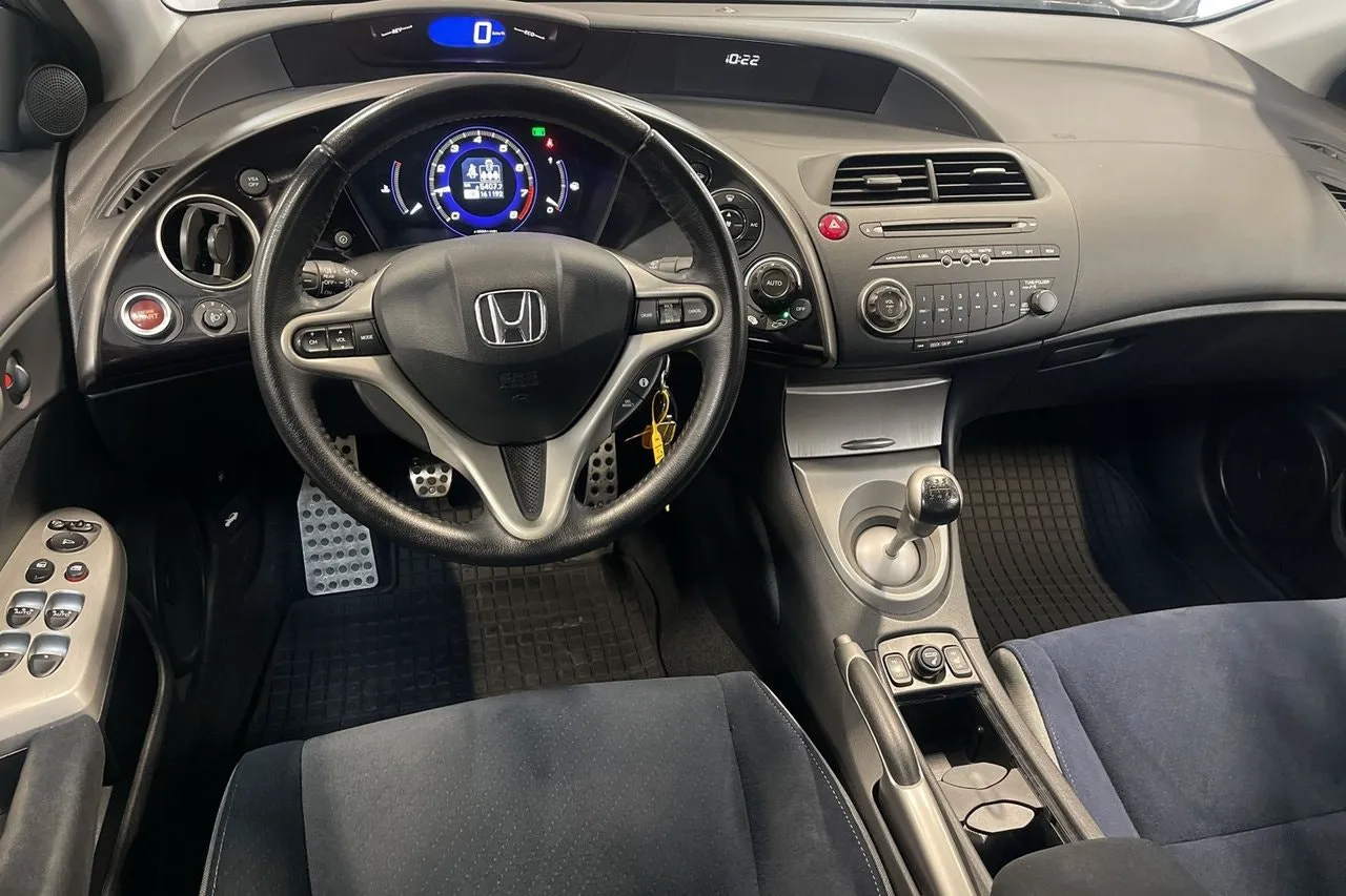 Vehicle image 10