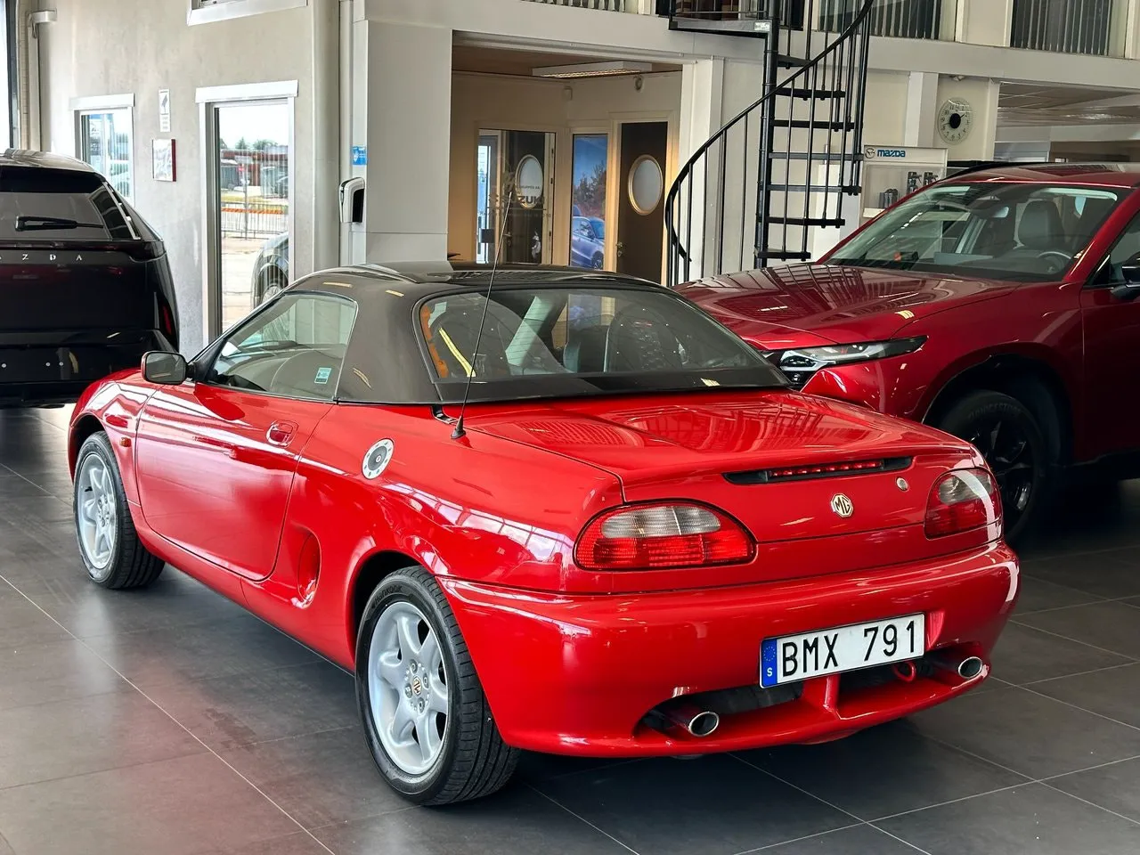 Vehicle image 6