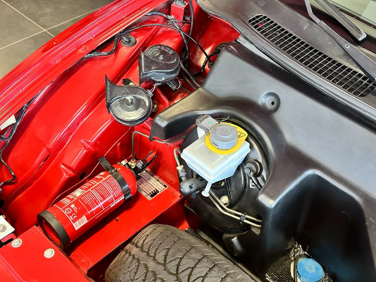 Vehicle image 16