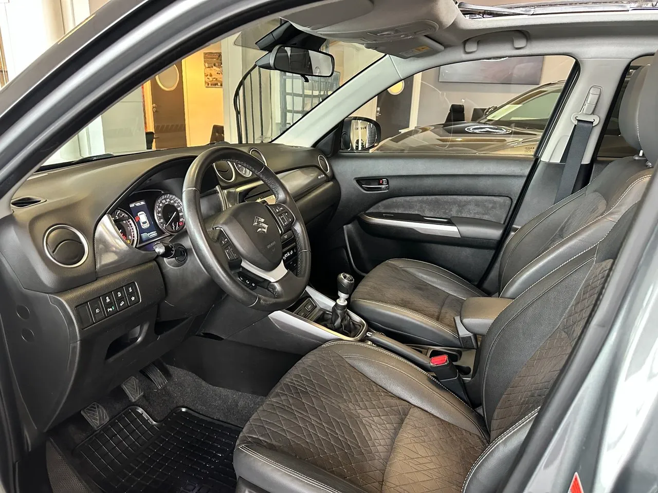 Vehicle image 7