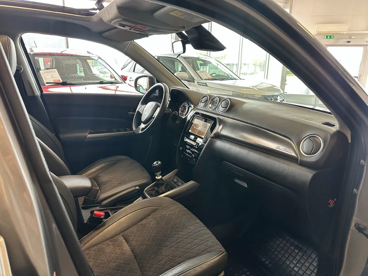 Vehicle image 10