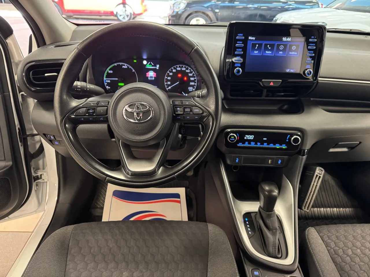Vehicle image 5