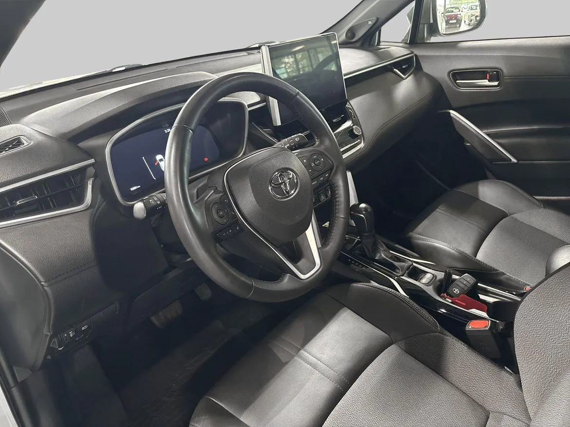 Vehicle image 13