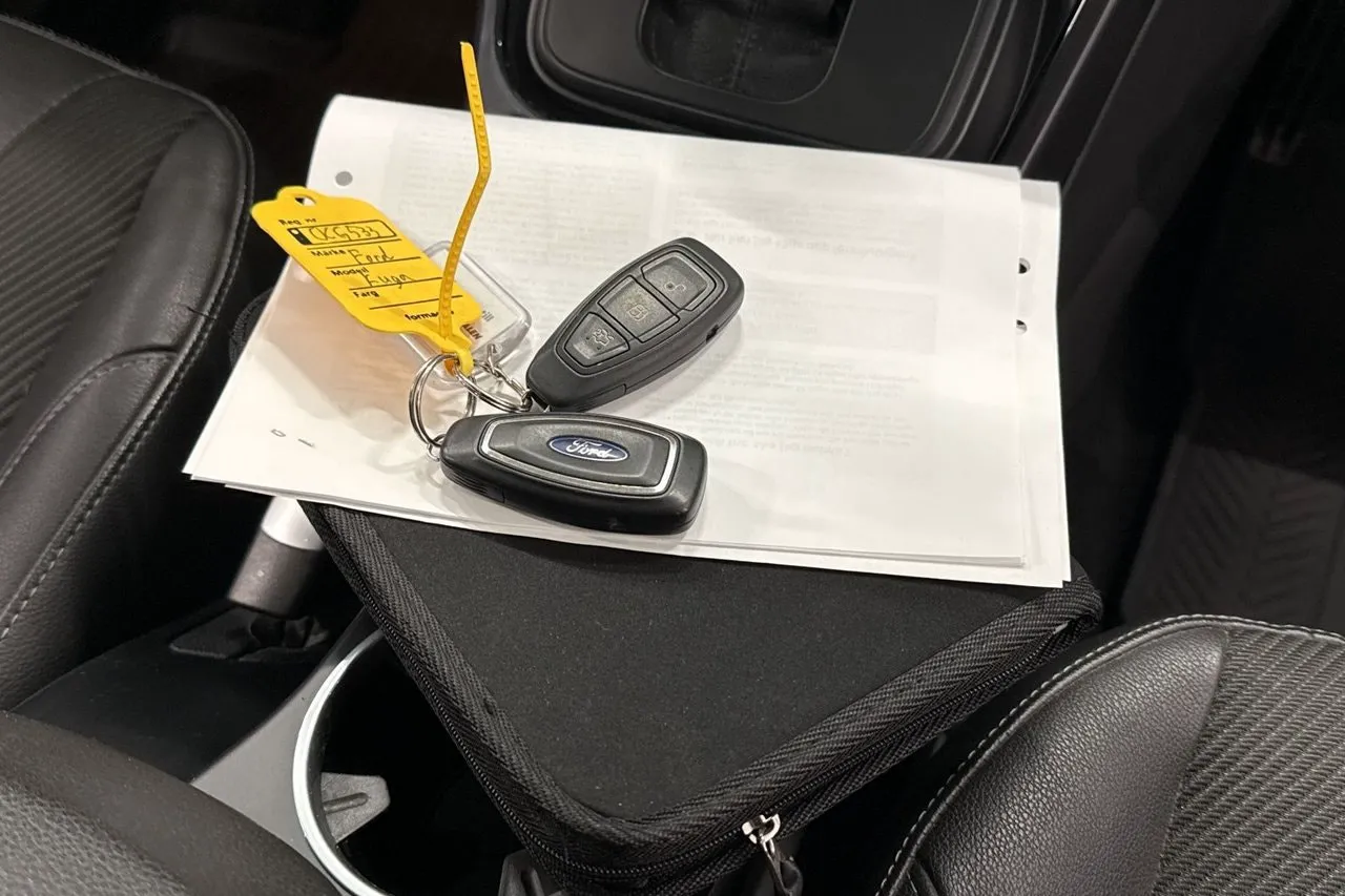Vehicle image 22