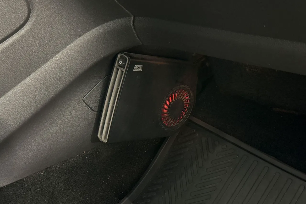 Vehicle image 21