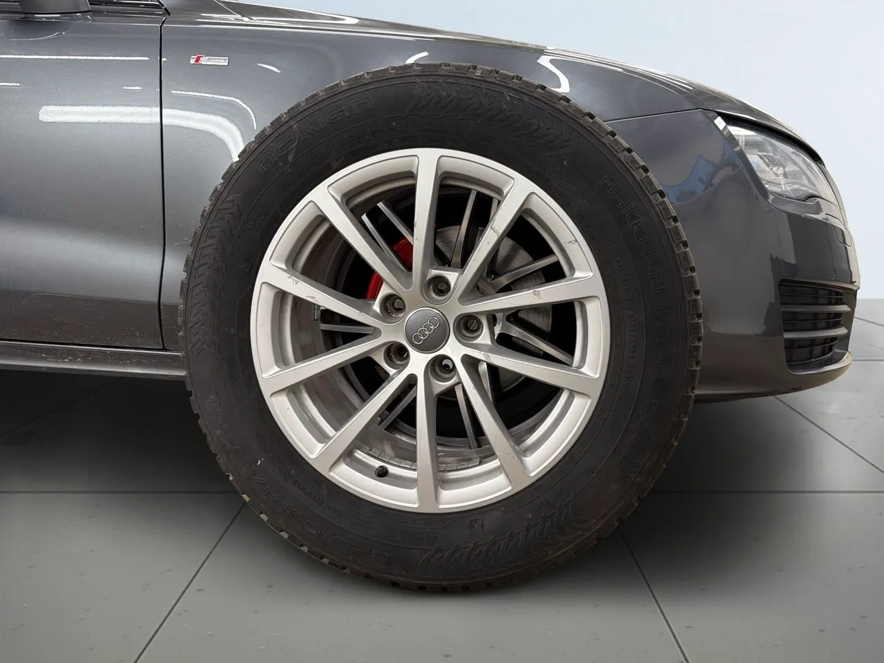 Vehicle image 13