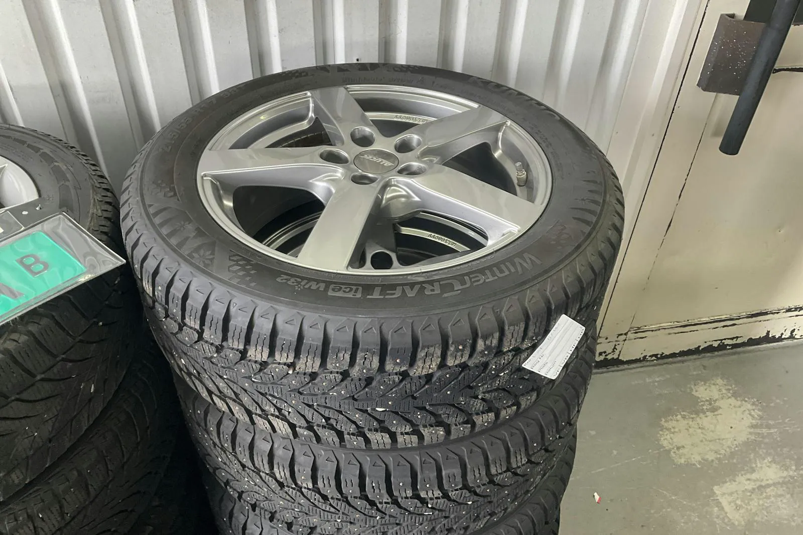 Vehicle image 13