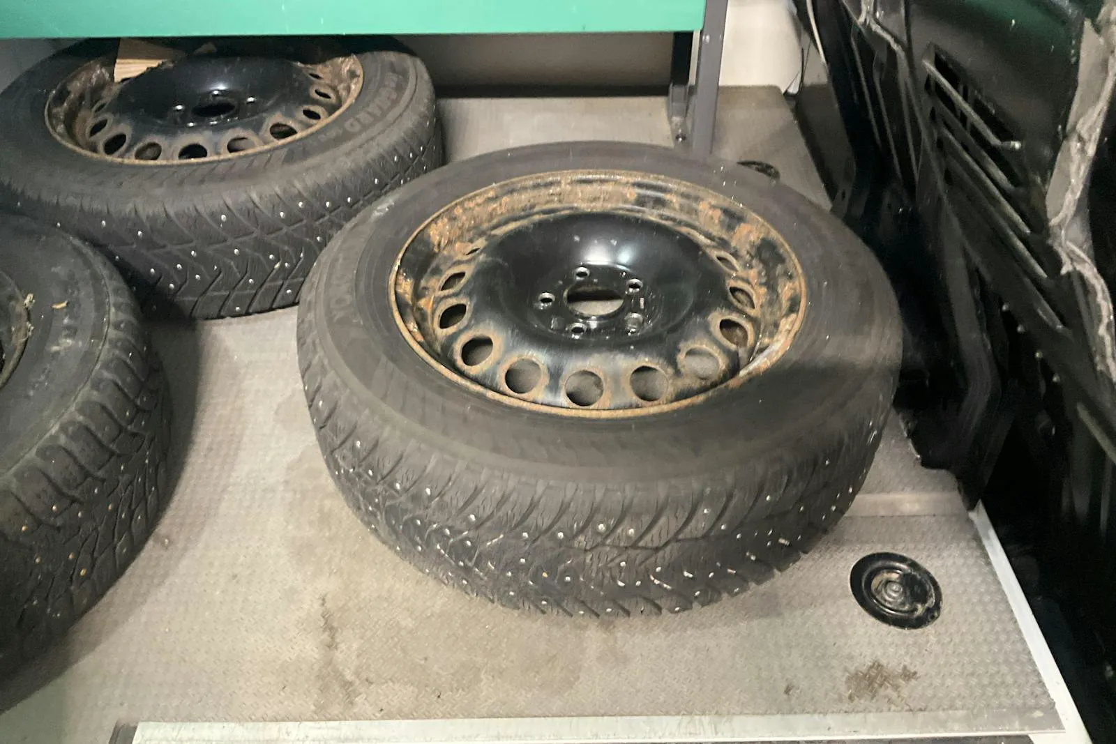 Vehicle image 10