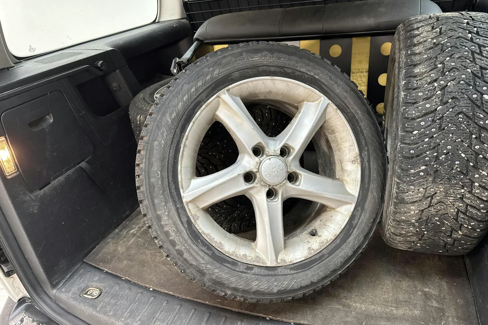Vehicle image 12
