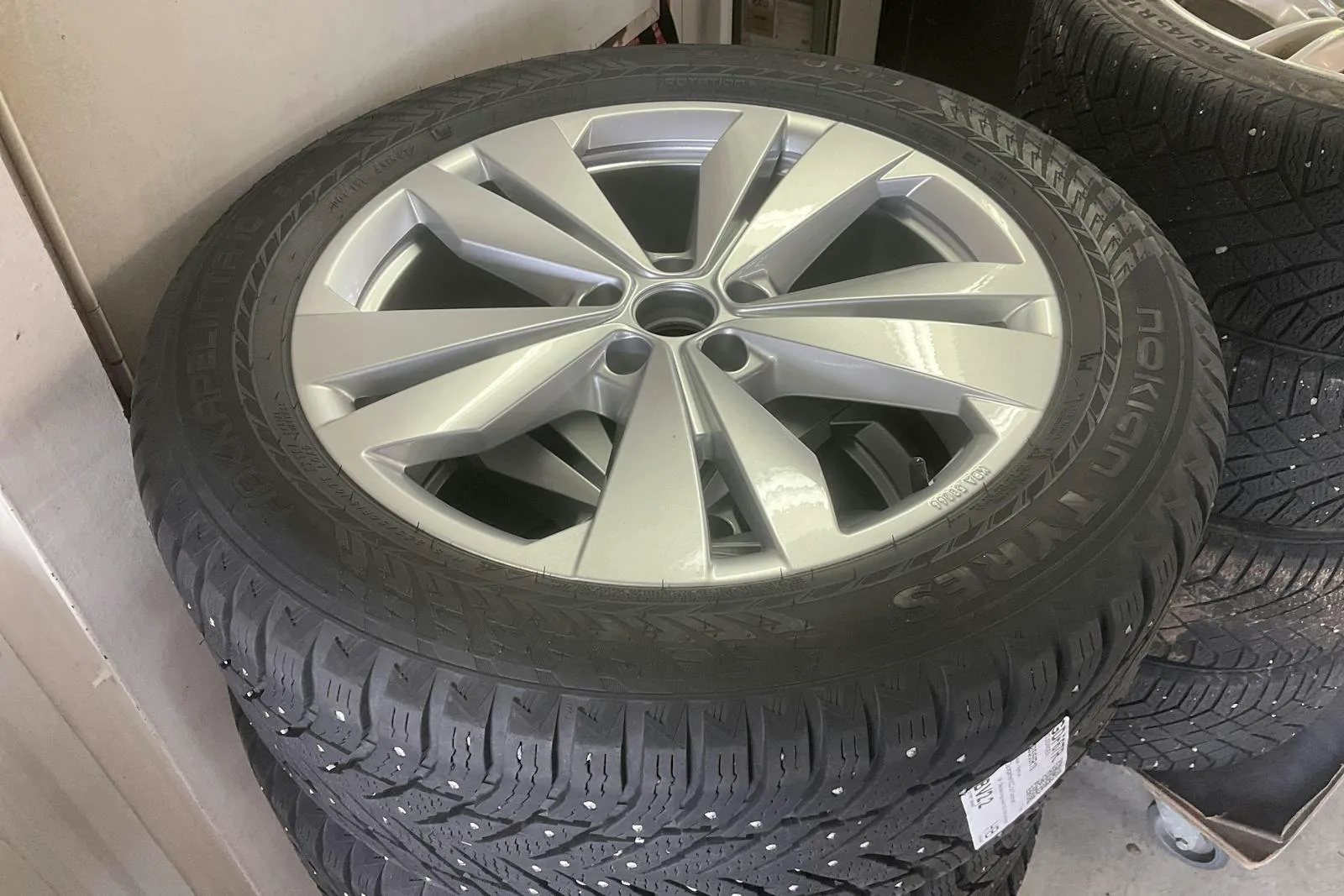 Vehicle image 15