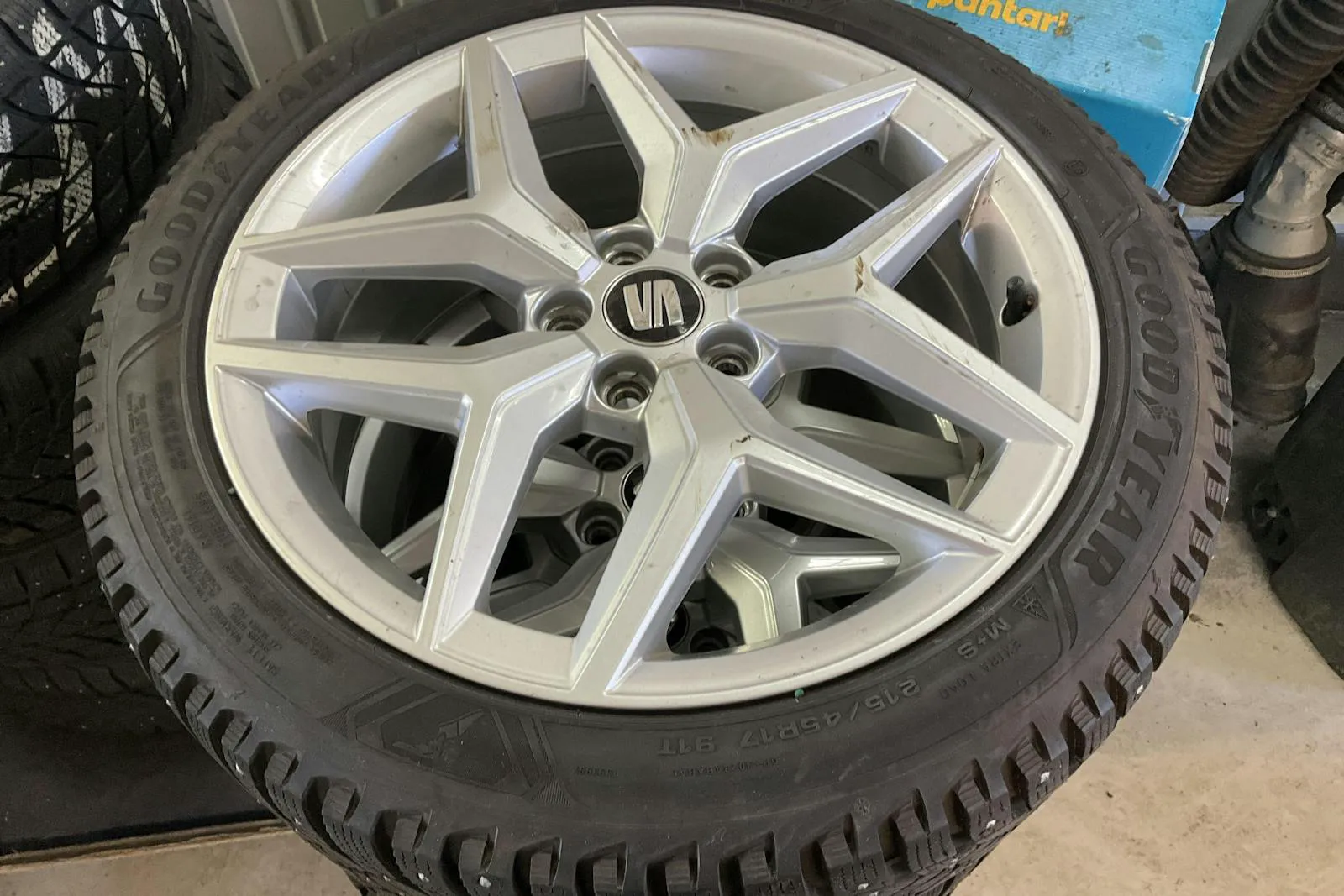 Vehicle image 10