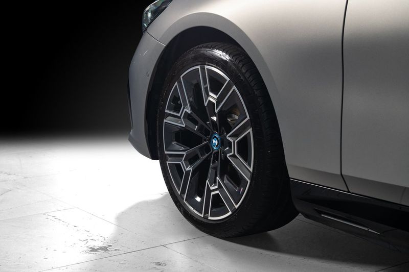 BMW i5 bild 7