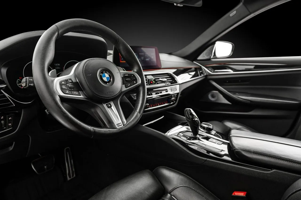 Vehicle image 15