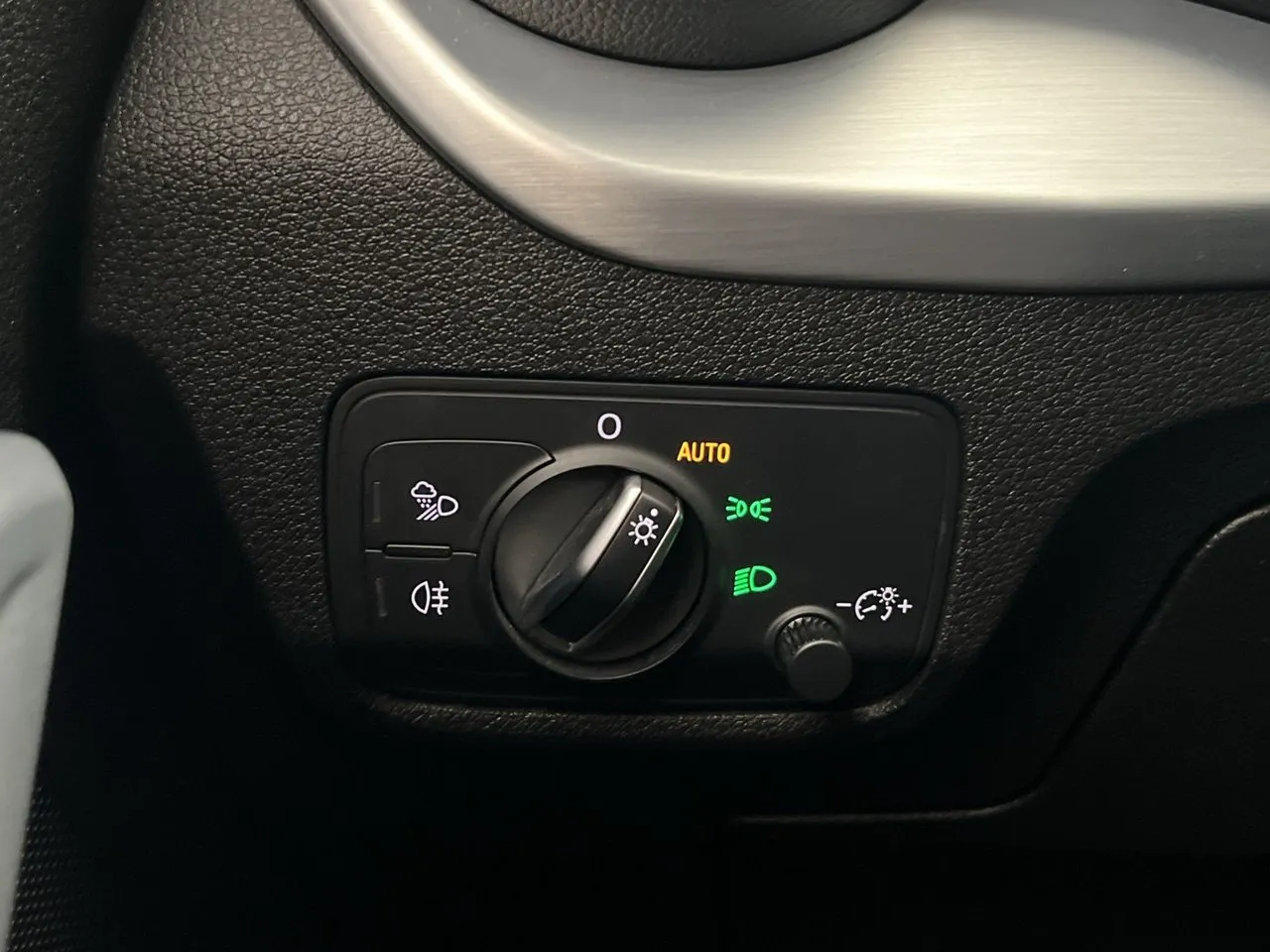Vehicle image 28