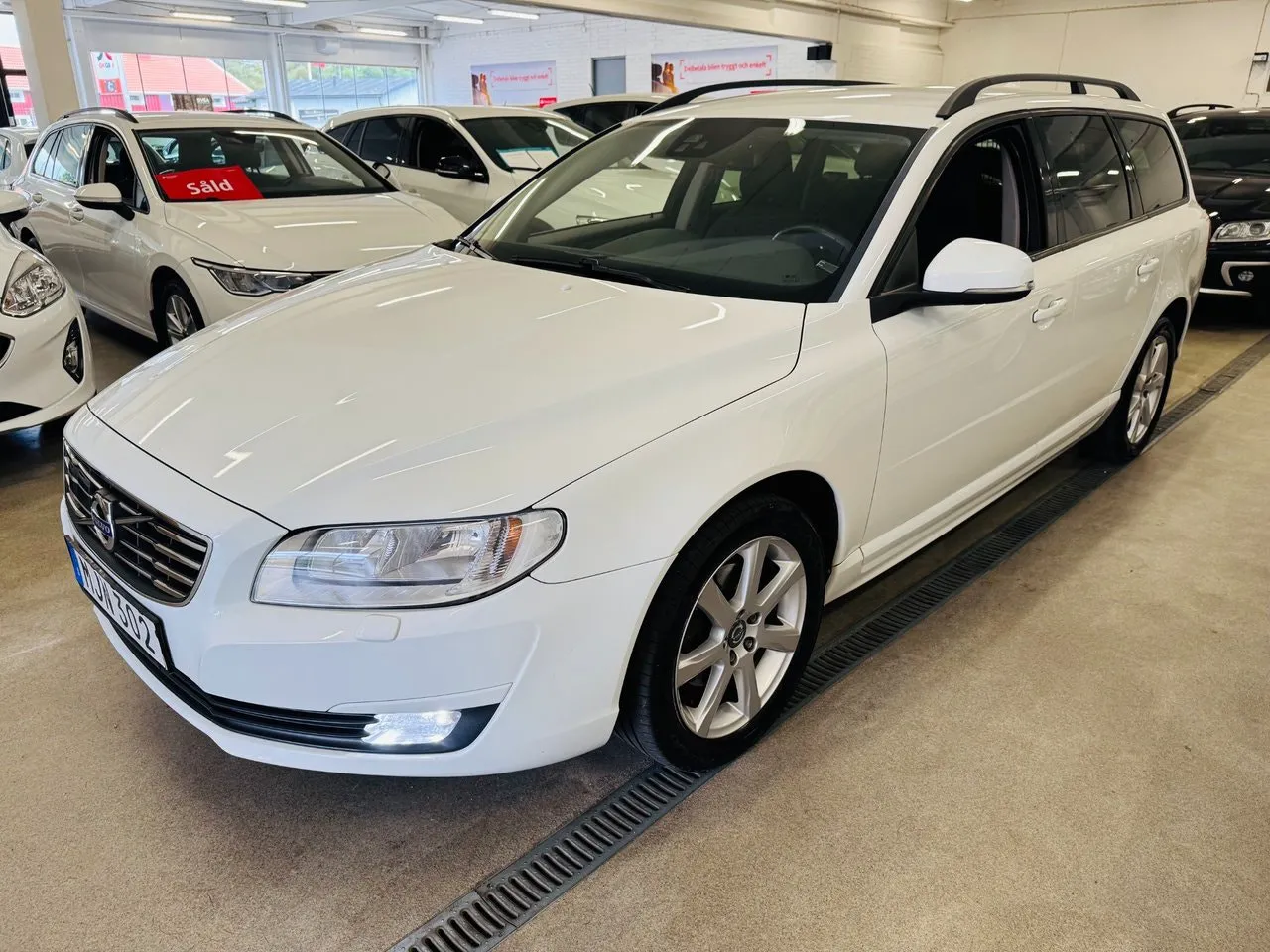 Vehicle image 13