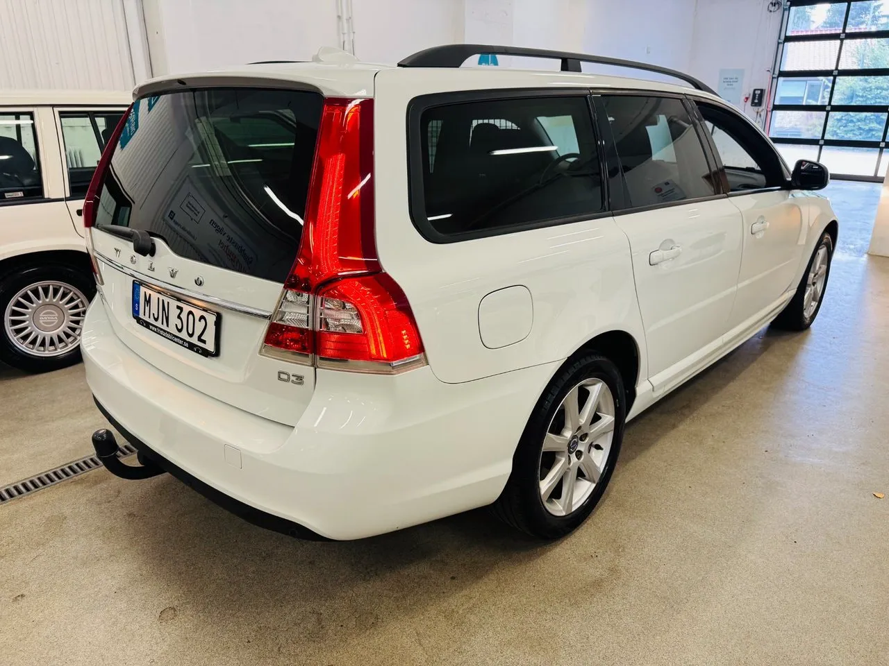 Vehicle image 14
