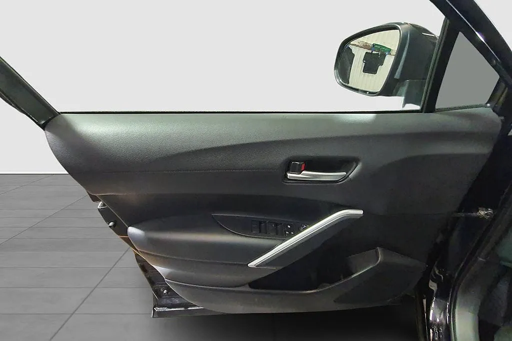 Vehicle image 15