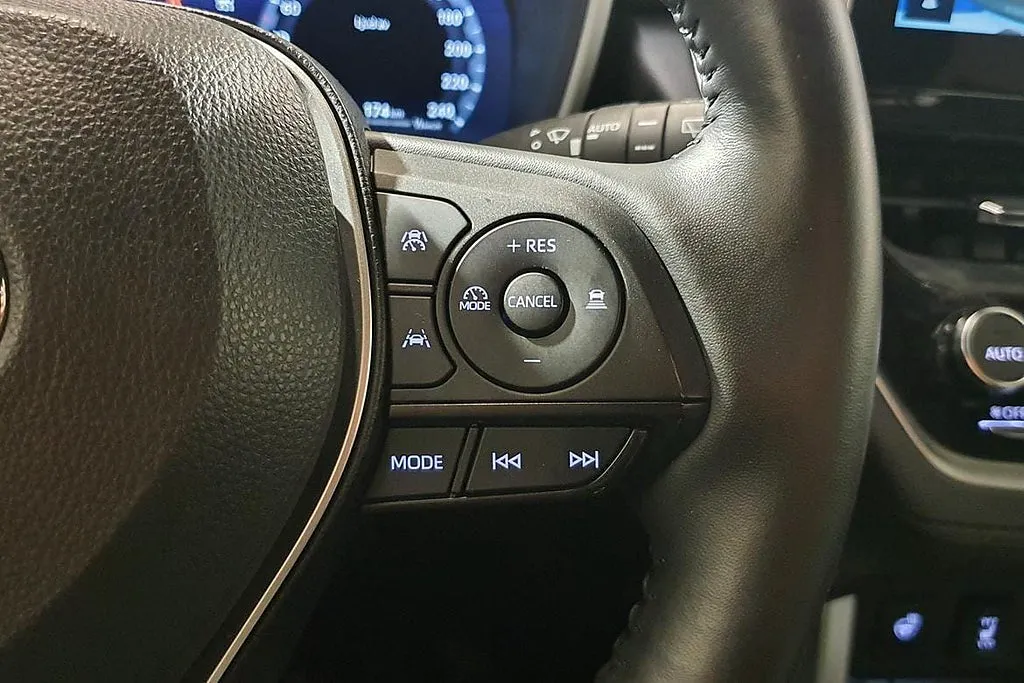 Vehicle image 18