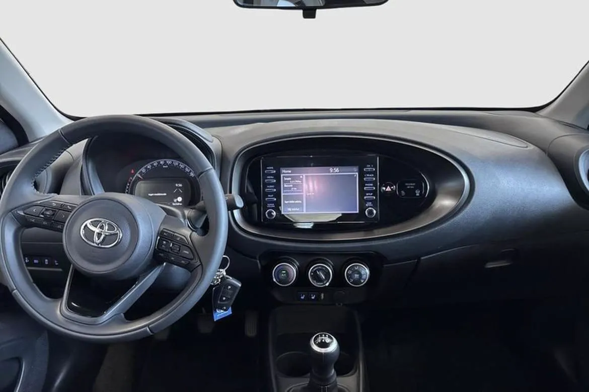 Vehicle image 9