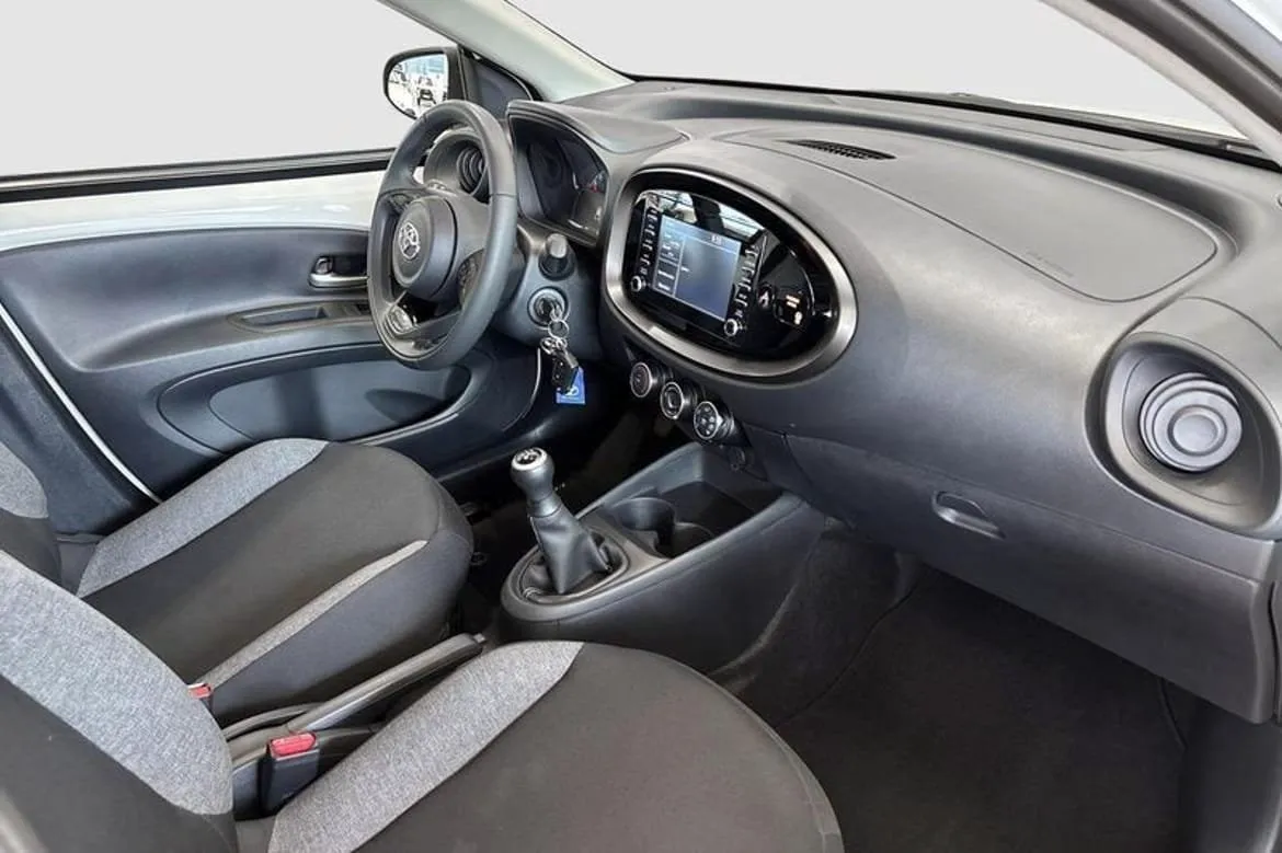 Vehicle image 7