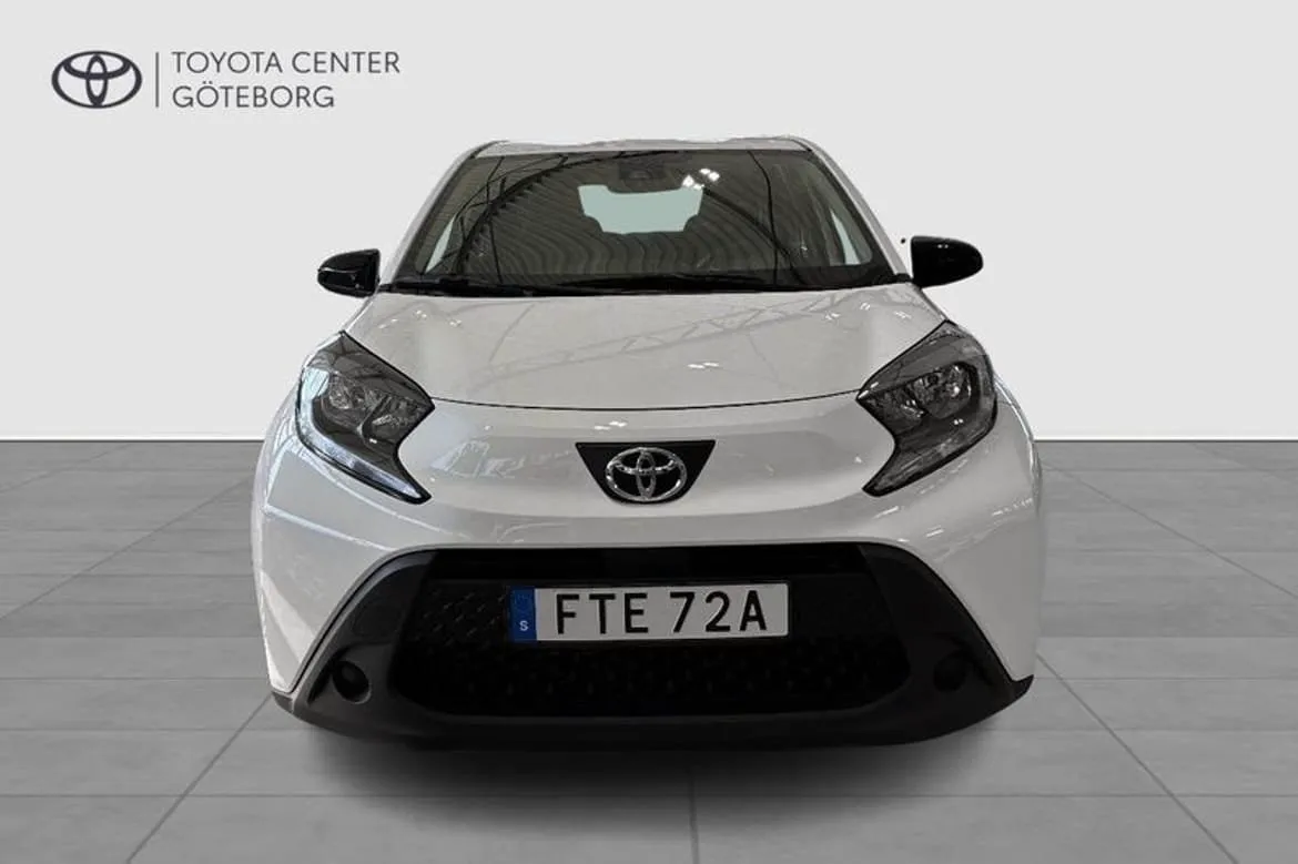 Vehicle image 6