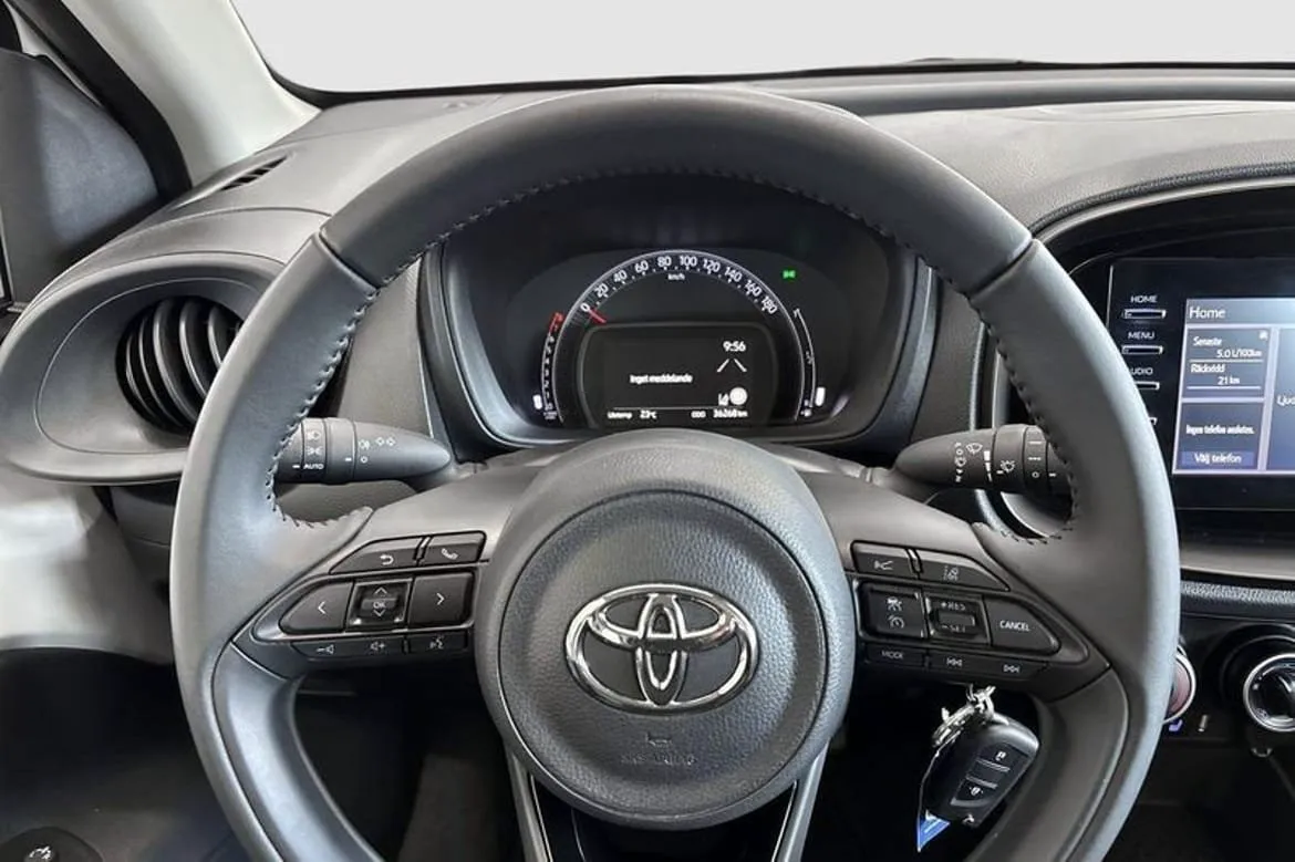 Vehicle image 10