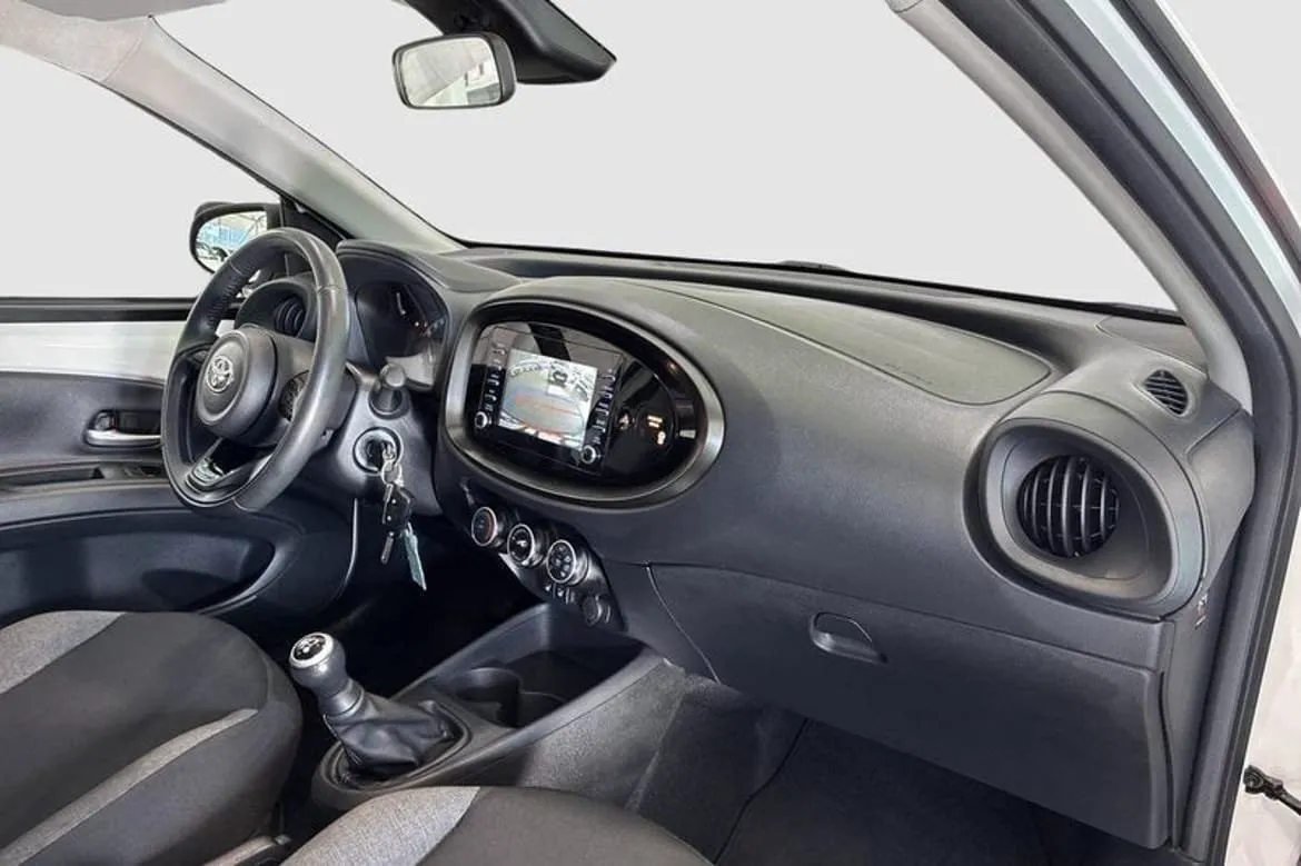 Vehicle image 7