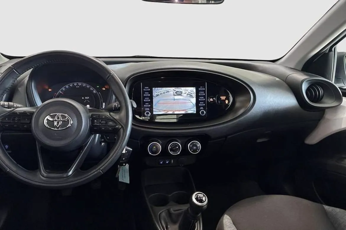 Vehicle image 9