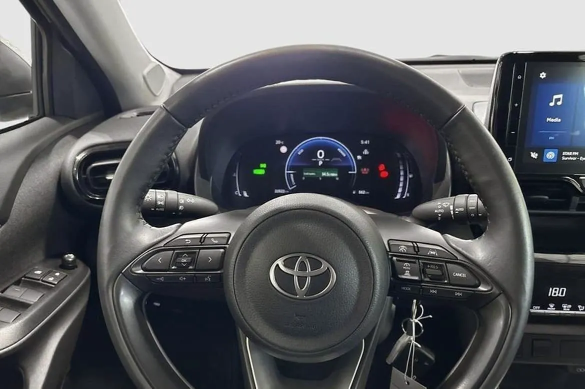 Vehicle image 9