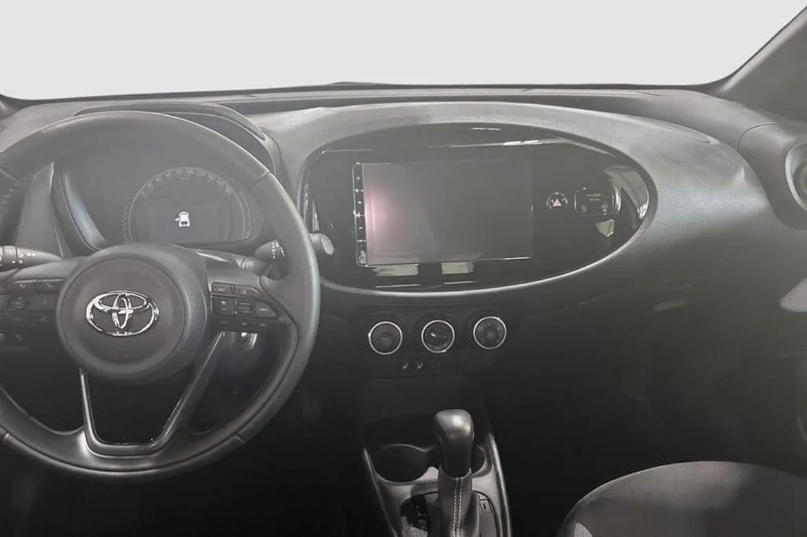 Vehicle image 9