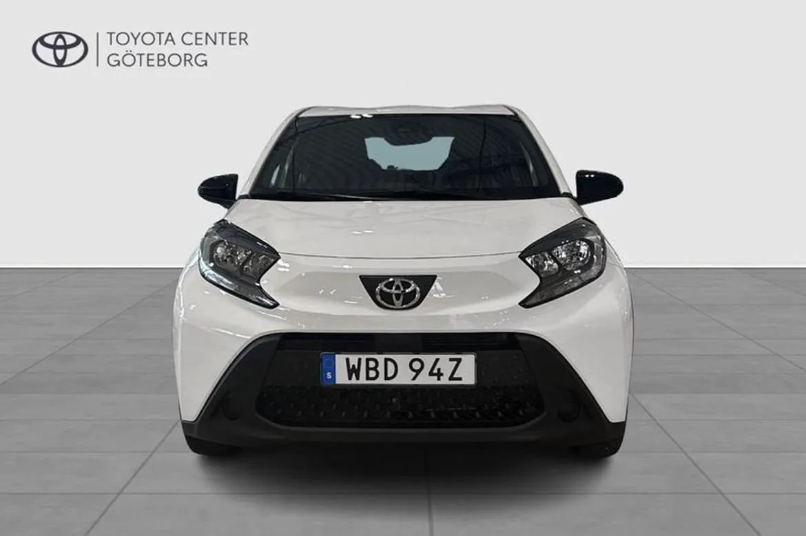 Vehicle image 6
