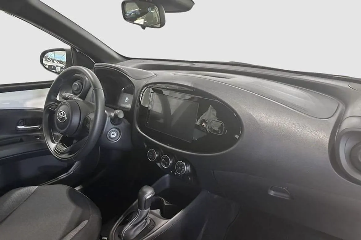 Vehicle image 7