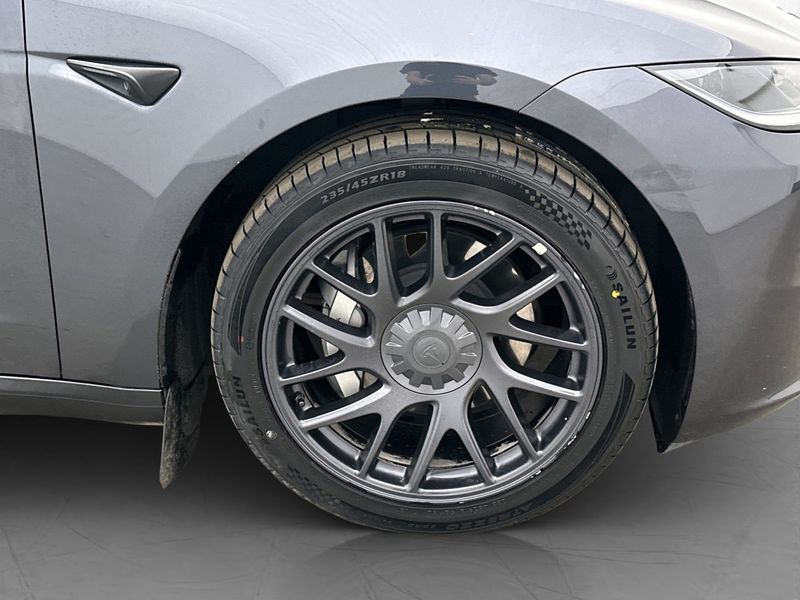 Tesla Model 3 bild 35