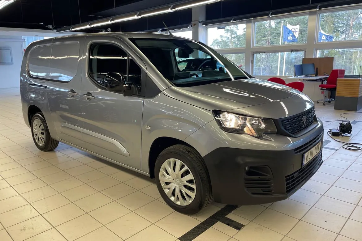 Vehicle image 19