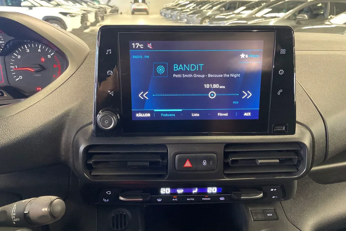 Vehicle image 14