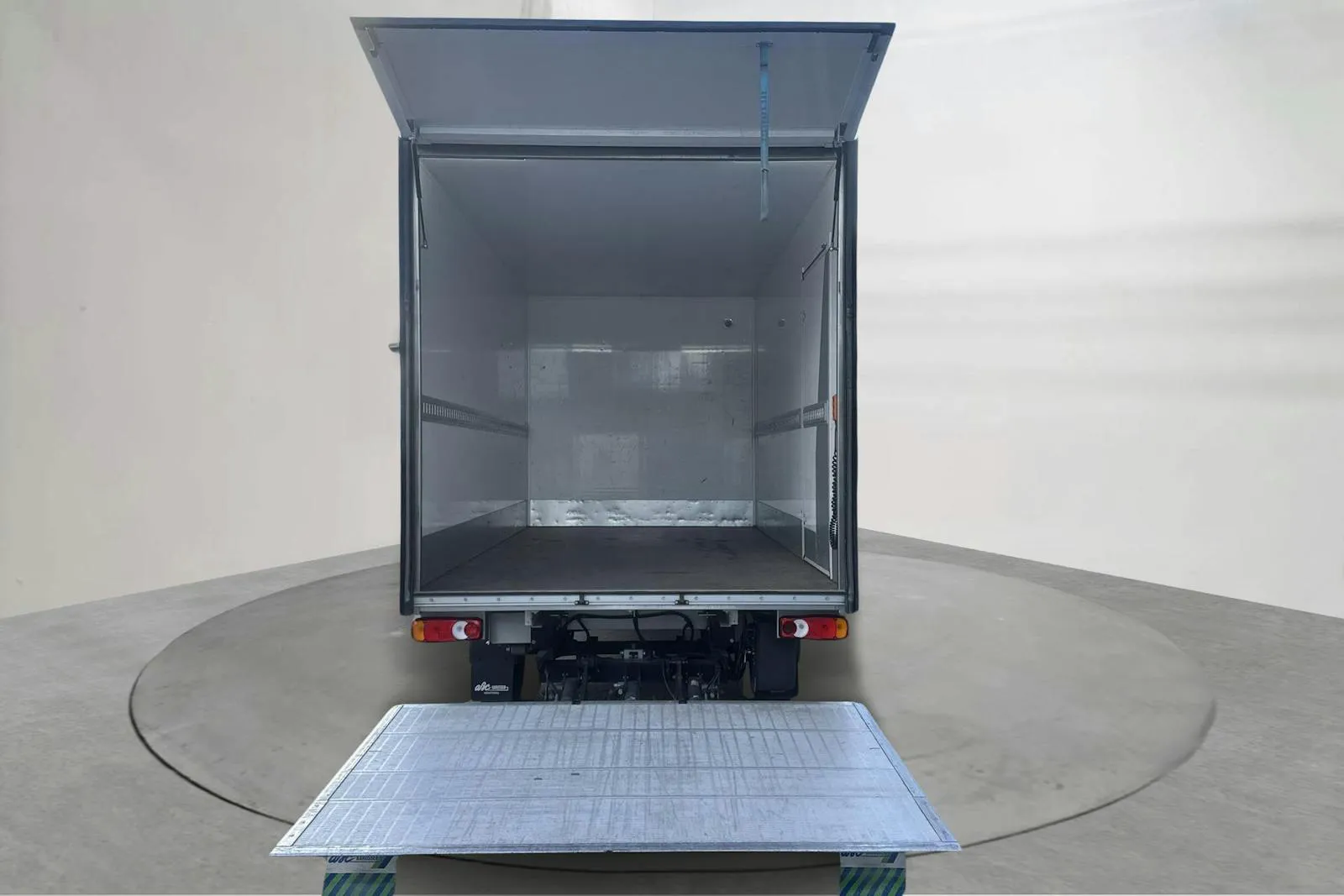 Vehicle image 8