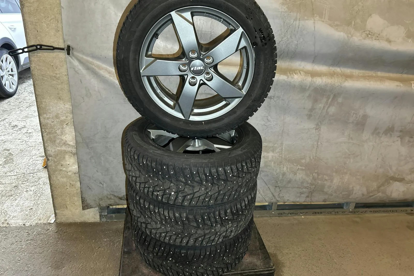 Vehicle image 16