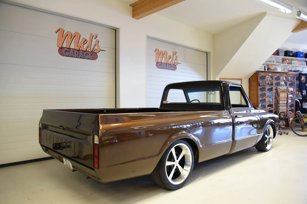 Vehicle image 7