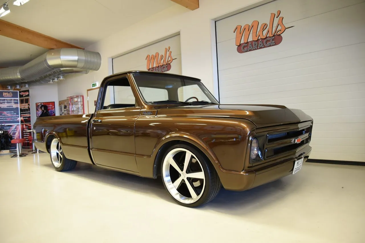 Vehicle image 33