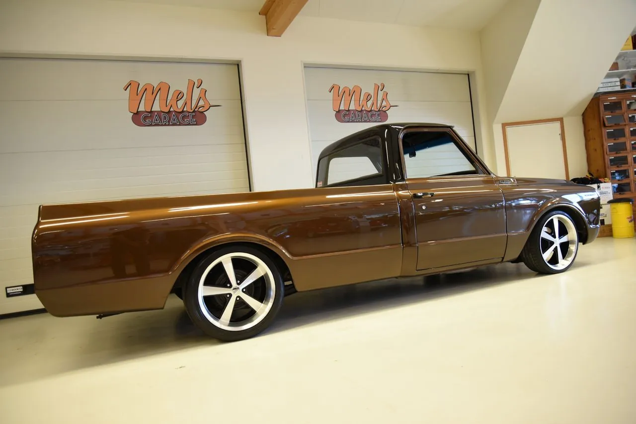 Vehicle image 30