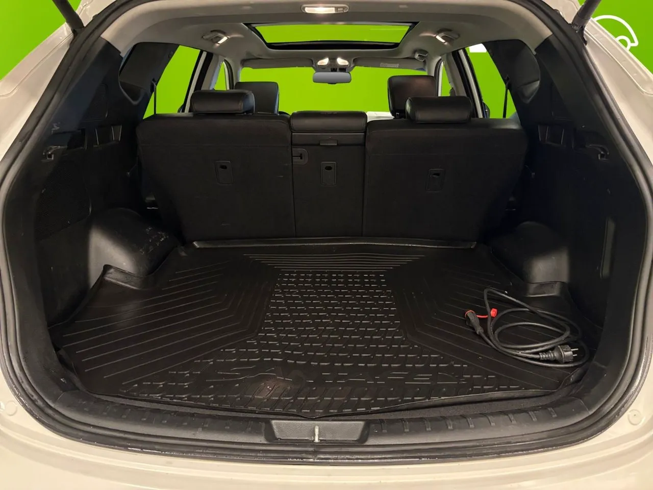 Vehicle image 16