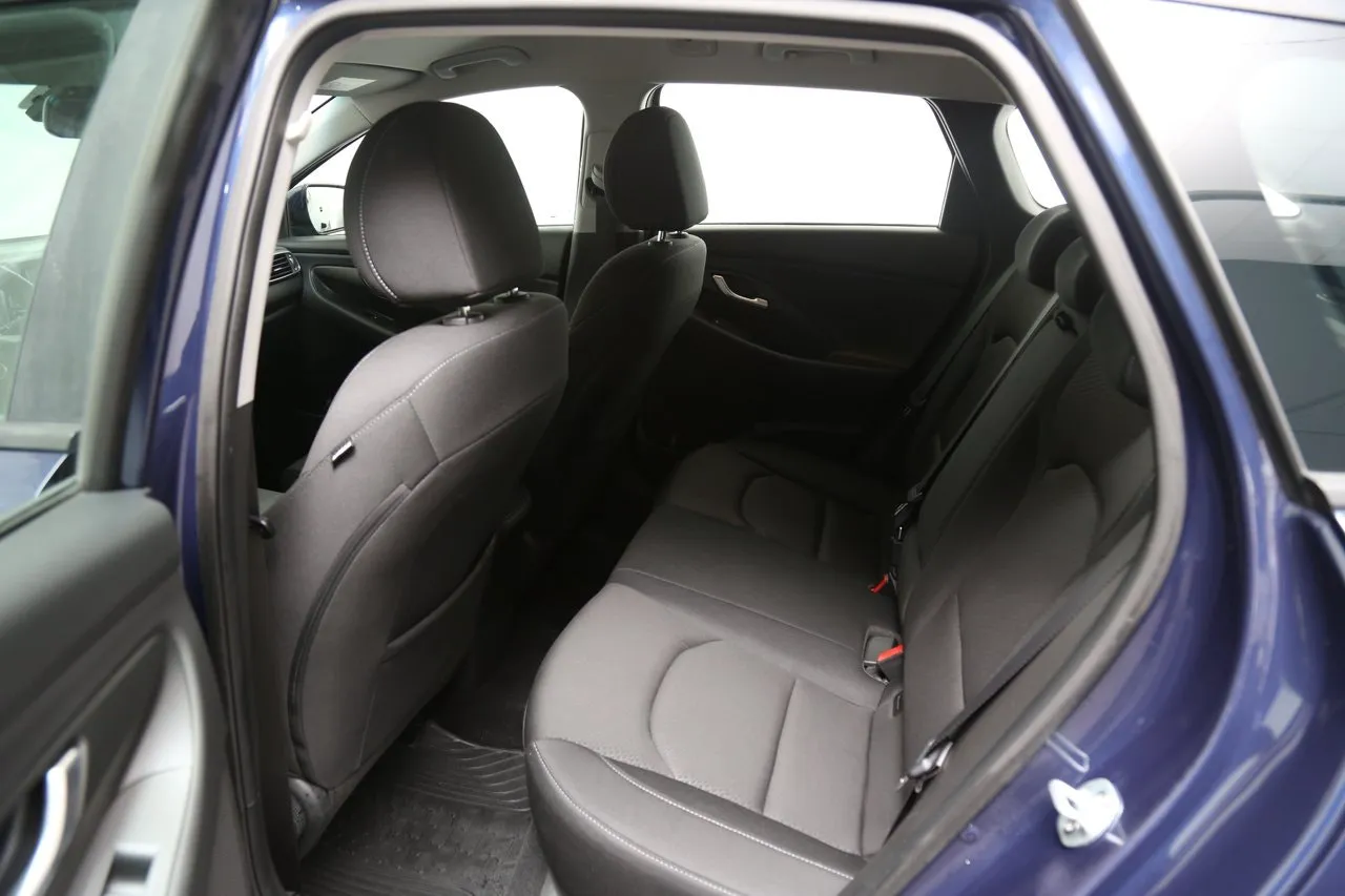 Vehicle image 21